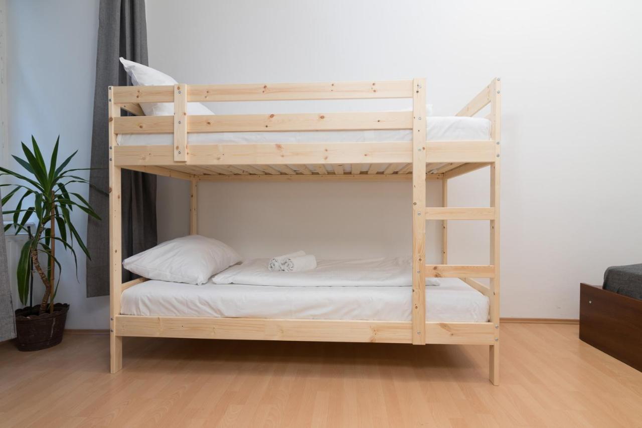 וינה Spacious 2 Bedrooms Apartment In 4Th District Near Karlskirche מראה חיצוני תמונה