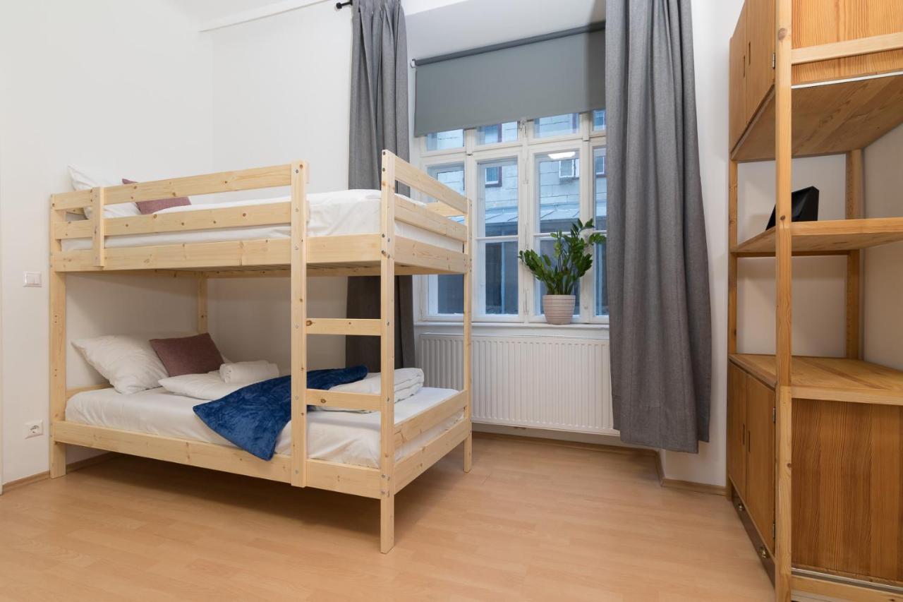 וינה Spacious 2 Bedrooms Apartment In 4Th District Near Karlskirche מראה חיצוני תמונה