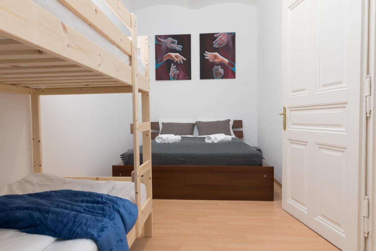 וינה Spacious 2 Bedrooms Apartment In 4Th District Near Karlskirche מראה חיצוני תמונה