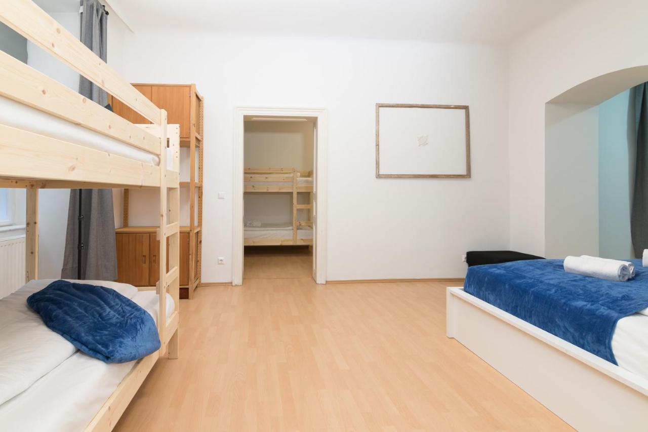 וינה Spacious 2 Bedrooms Apartment In 4Th District Near Karlskirche מראה חיצוני תמונה
