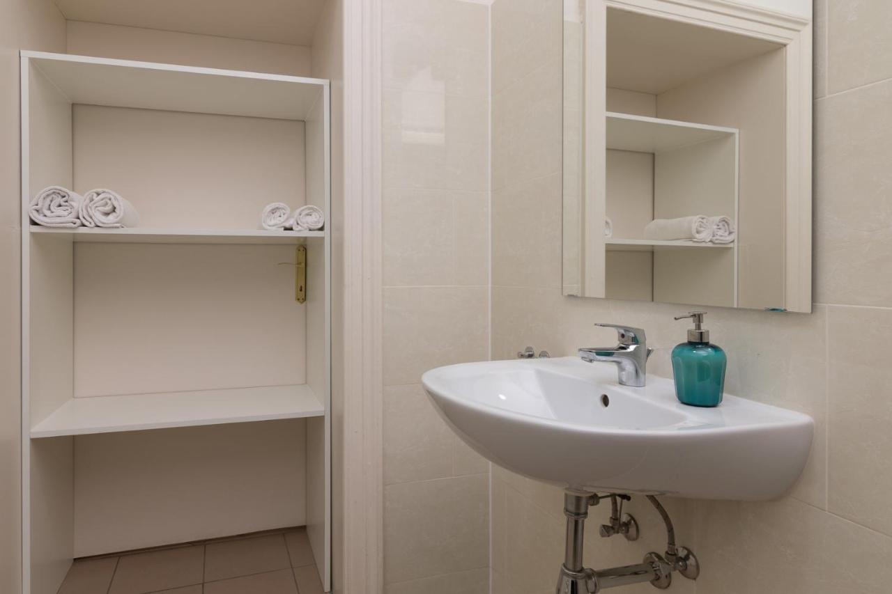 וינה Spacious 2 Bedrooms Apartment In 4Th District Near Karlskirche מראה חיצוני תמונה