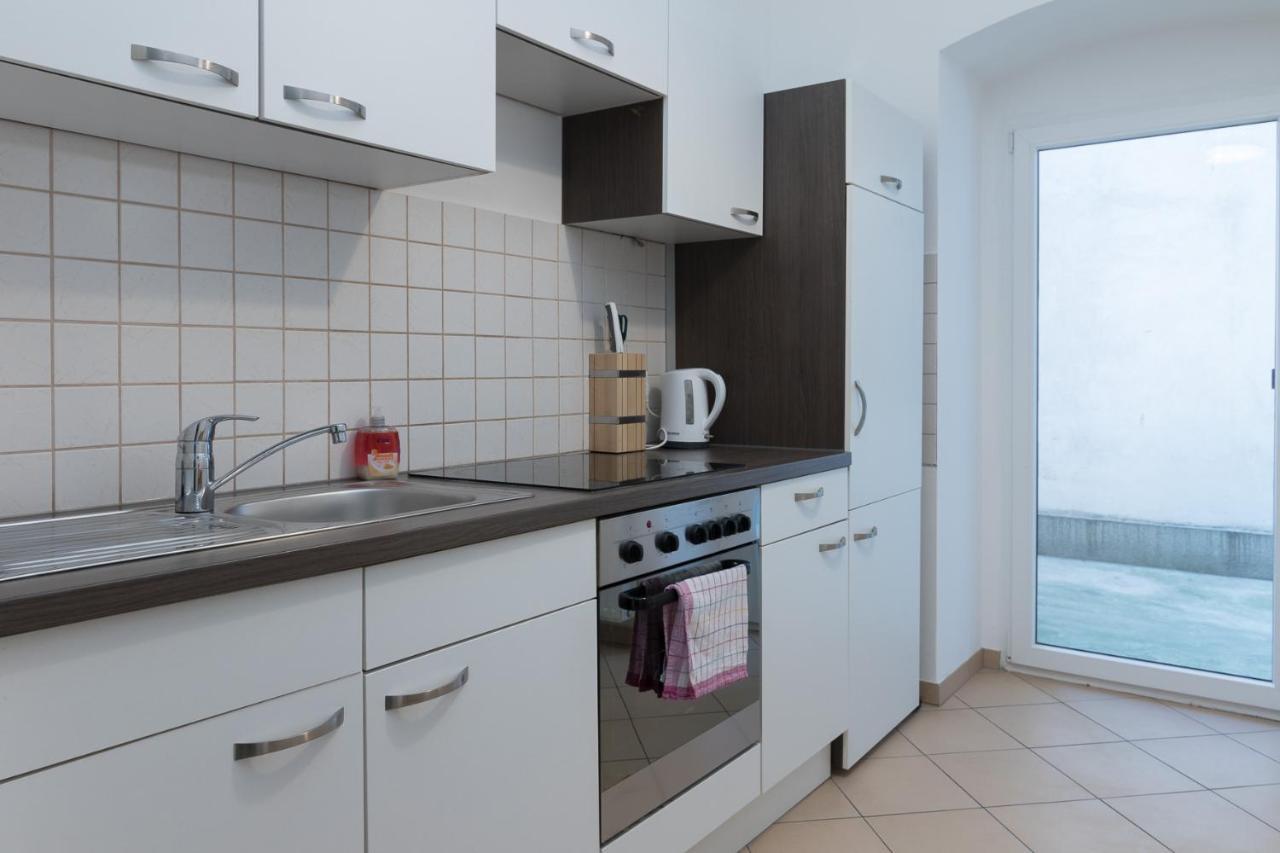 וינה Spacious 2 Bedrooms Apartment In 4Th District Near Karlskirche מראה חיצוני תמונה